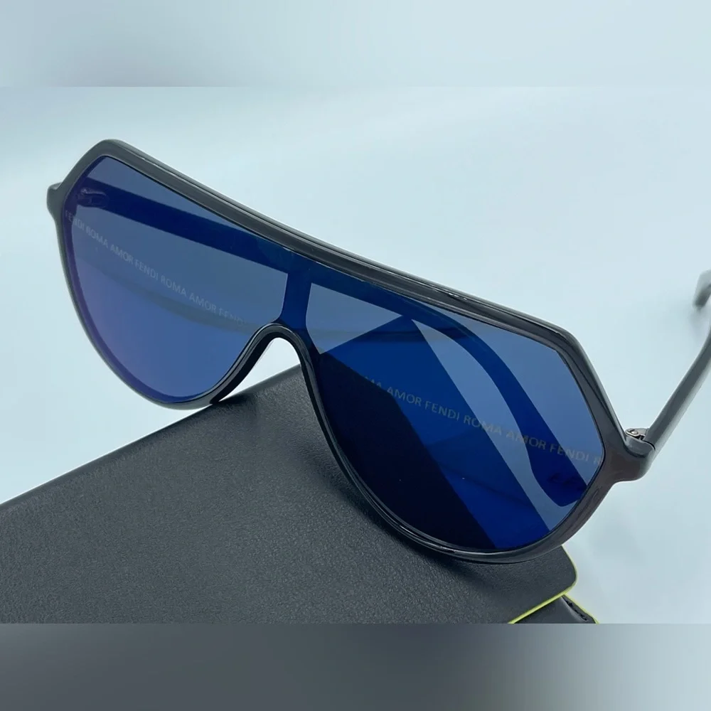 Authentic Fendi Roma Amor Unisex Sunglasses - Picture 3 of 16